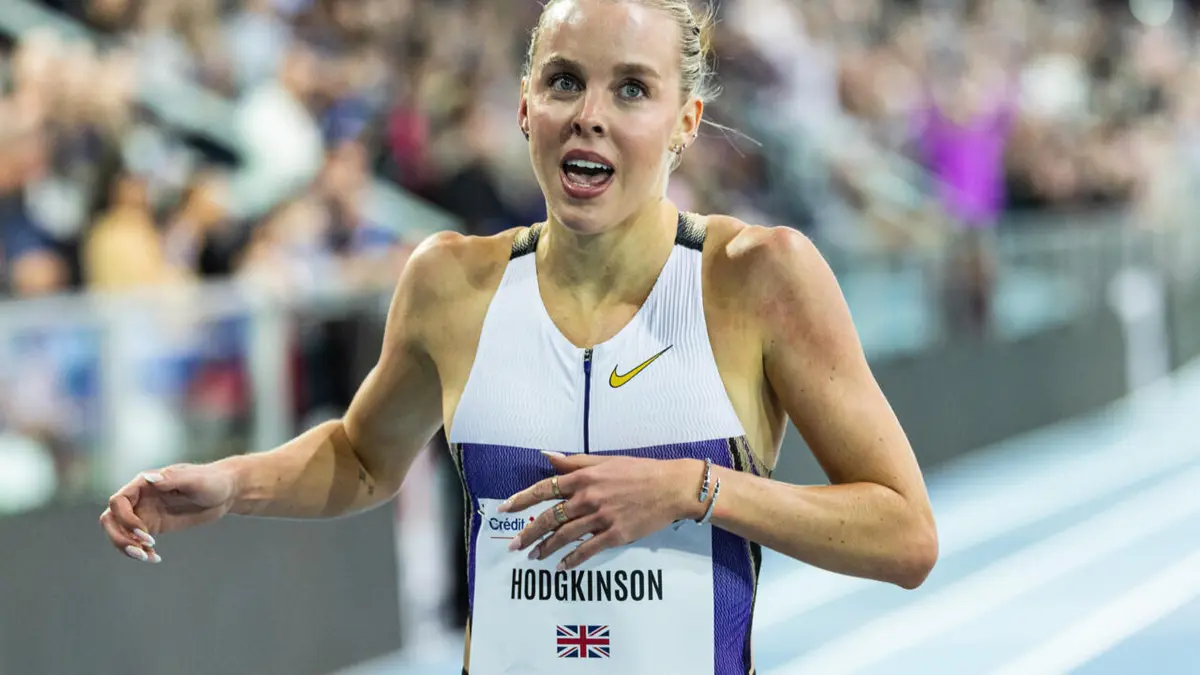 فرنسا: العداءة كيلي هودجكينسون تحطم الرقم القياسي العالمي لسباق 800م داخل القاعة