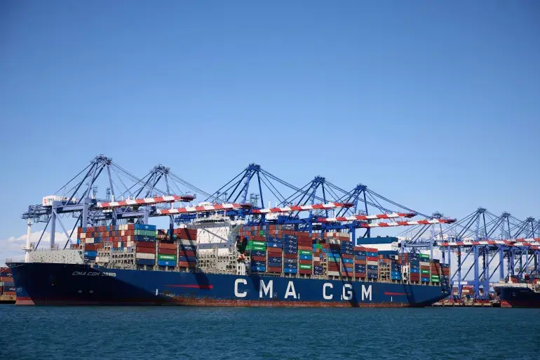 رغم رسوم ترامب.. العجز التجاري الأمريكي يرتفع الى مستوى قياسي