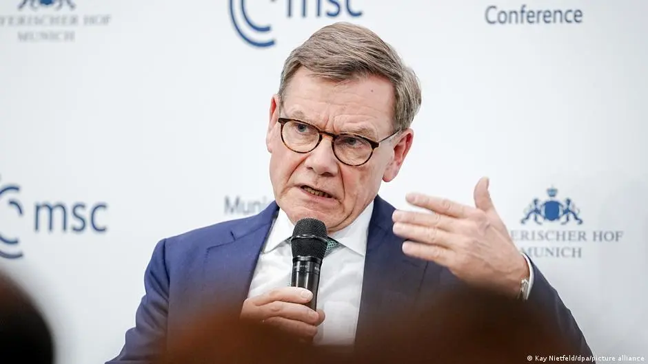 أخبار اليوم: فاديفول يعارض انفصال أوروبا عن الولايات المتحدة