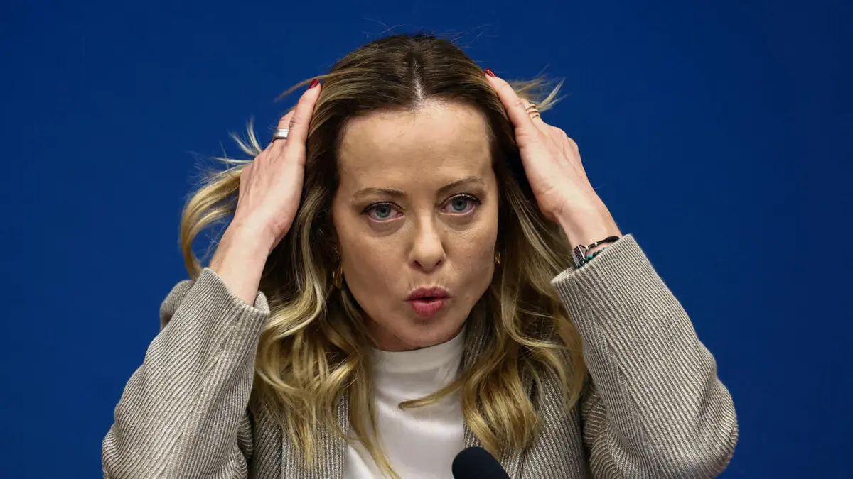 ماكرون "متعجب" من موقف ميلوني بعد مقتل ناشط من اليمين المتطرف في فرنسا