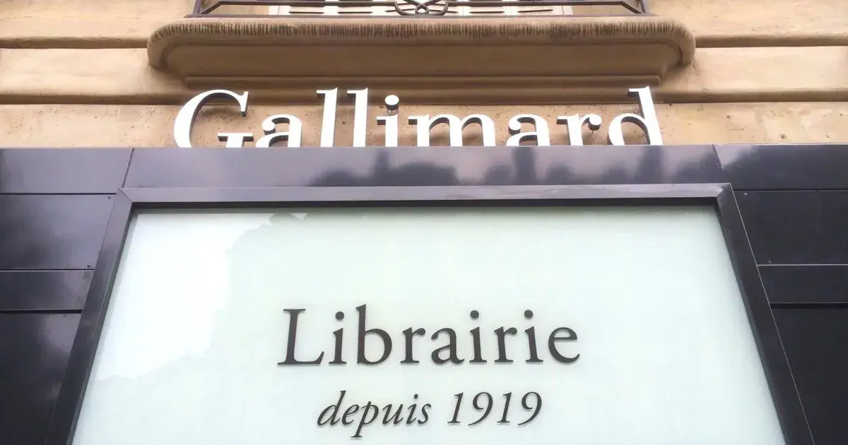 تعليق نشر "حياتي مع فرانسوا ميتران" بعد استقالة جاك لانغ