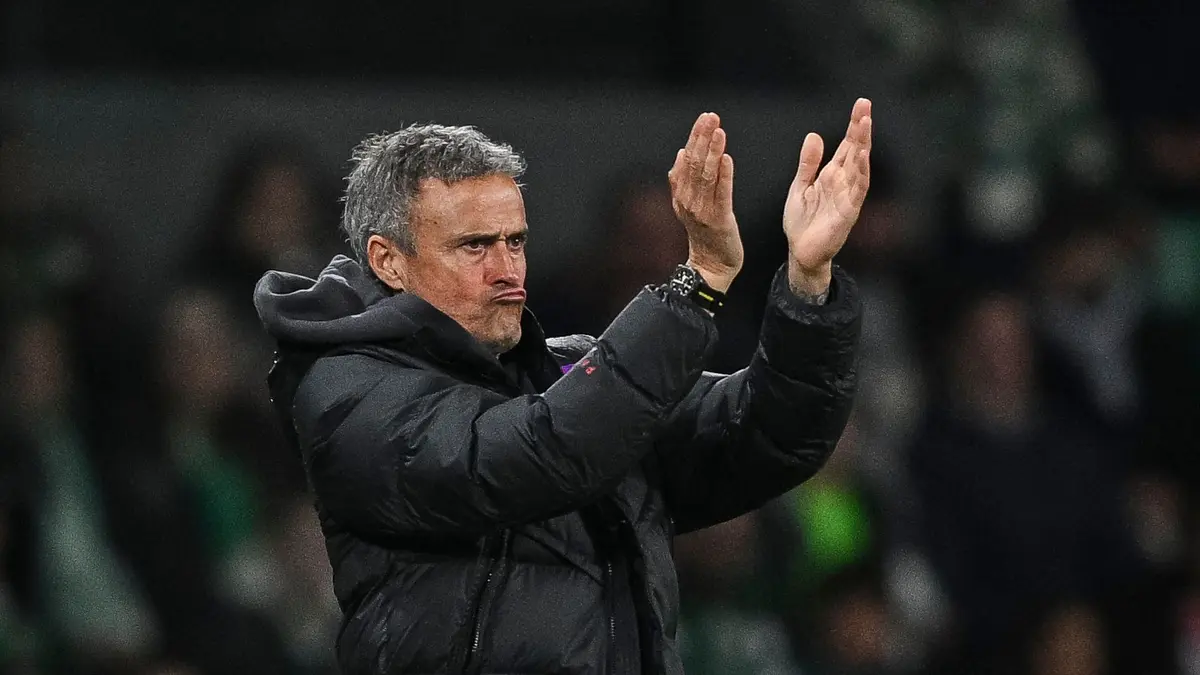 بالفيديو.. إنريكي بوجه مشمئز: تعليقي على أزمة فينيسيوس "غير مهم"