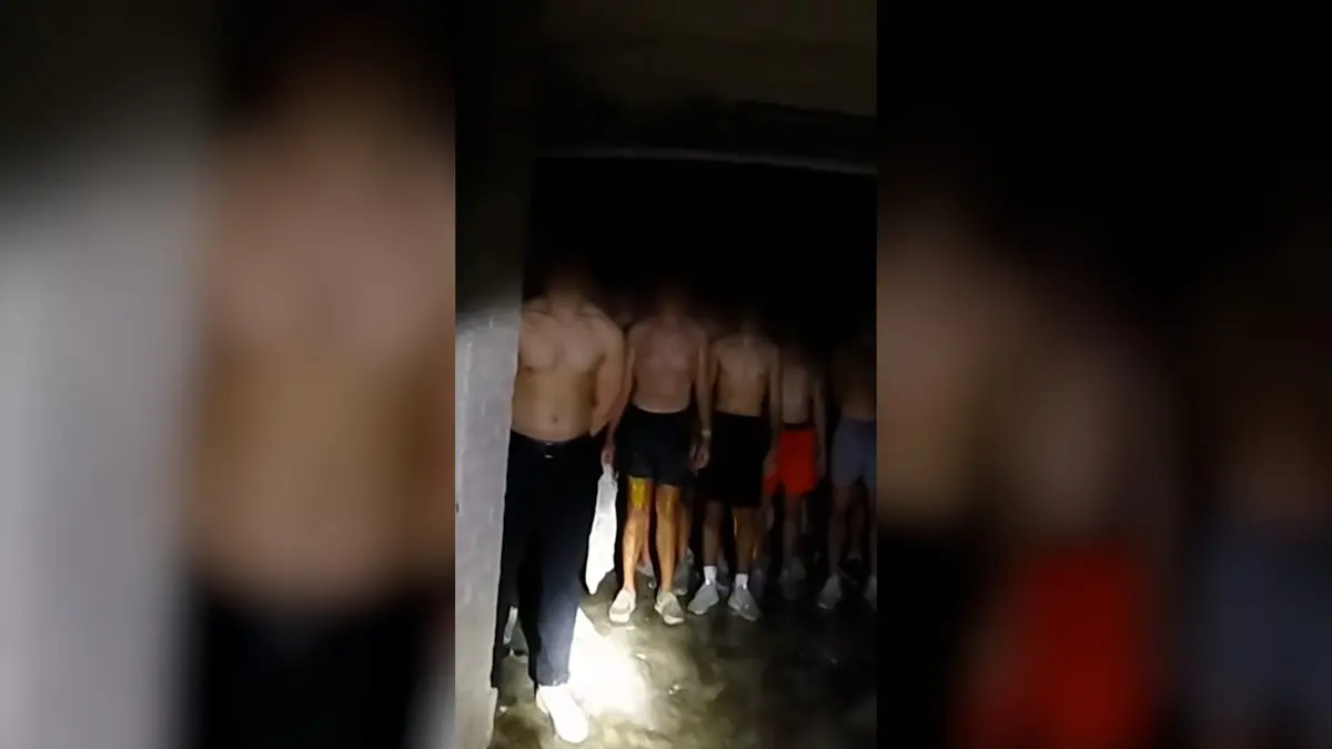 كانوا في قبو مظلم.. فيديو يظهر حادثة تعذيب مزعومة لطلاب بجامعة آيوا