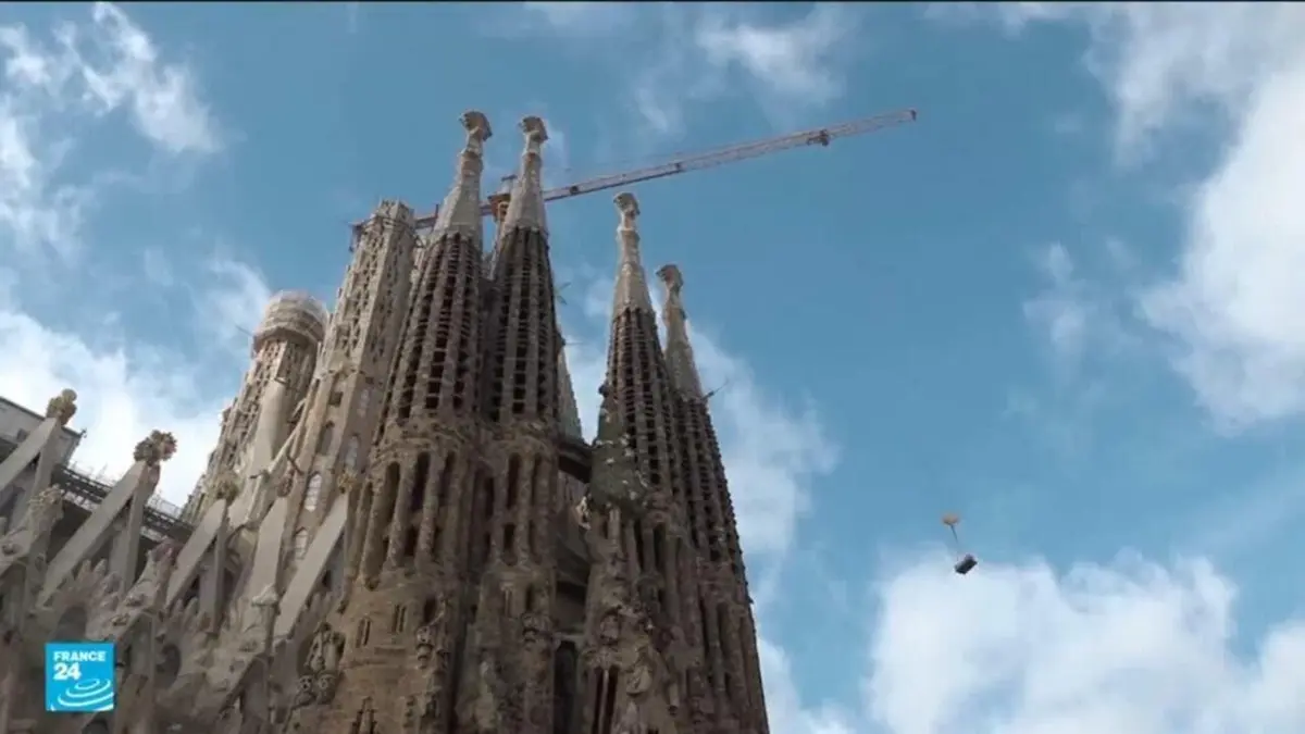 ساغرادا فاميليا تُصبح أعلى كاتدرائية في العالم