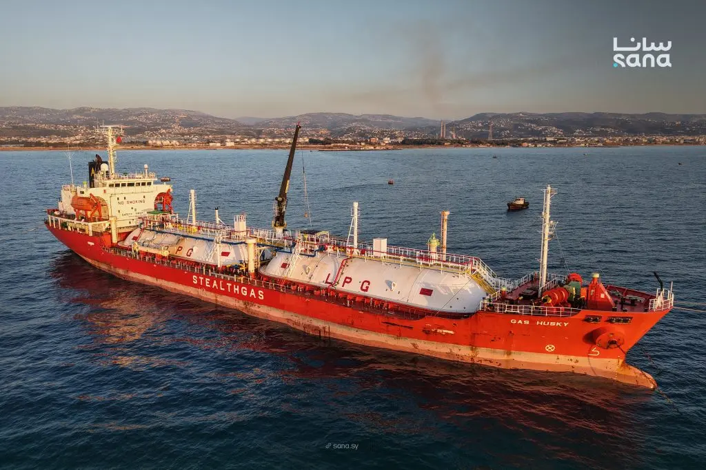 وصول ناقلة جديدة محملة بالغاز المنزلي إلى ميناء بانياس