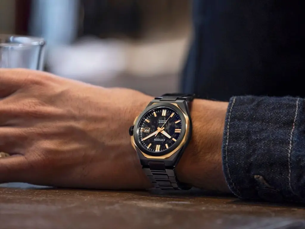 ساعة Citizen الأوتوماتيكية الجديدة بتصميم نحيف وزجاج ياقوتي محدودة الإصدار من الكربون المعالج