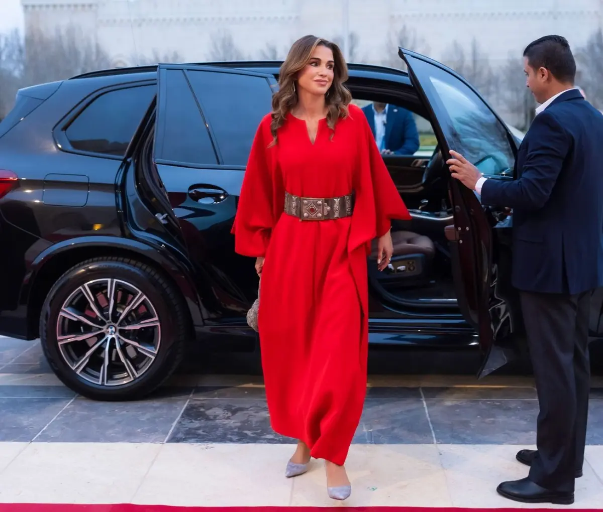 الملكة رانيا العبد الله تطل بالقفطان الأحمر في أول حفل إفطار لها في رمضان 2026