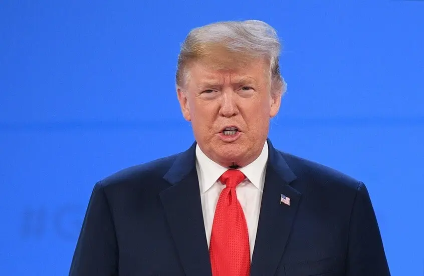 ترامب يعلن رفع الرسوم الجمركية من 10 إلى 15%