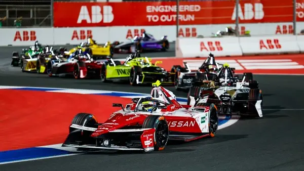 فريق نيسان يعتلي منصة التتويج الثالثة في الموسم الثاني عشر ‏في جدة من فورمولا إي ‏
