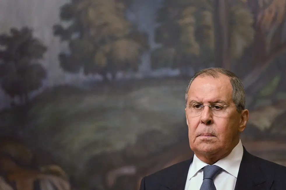 لافروف يعزي نظيره وانغ يي بوفاة سائحين صينيين في بحيرة بايكال