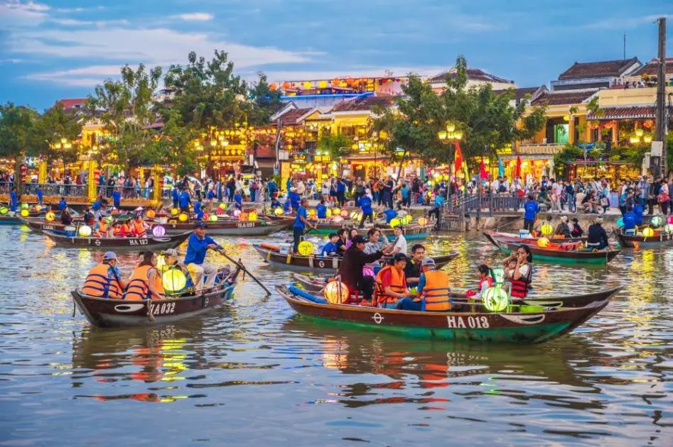 وجهات تفرض قيوداً للحد من «السياحة المفرطة»