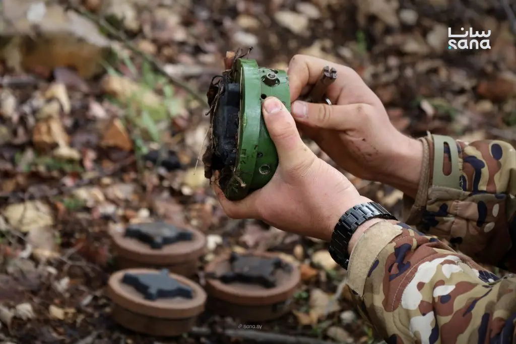 شهادات إعلاميين ناجين من الألغام في ريف اللاذقية تكشف مخاطر مخلفات الحرب