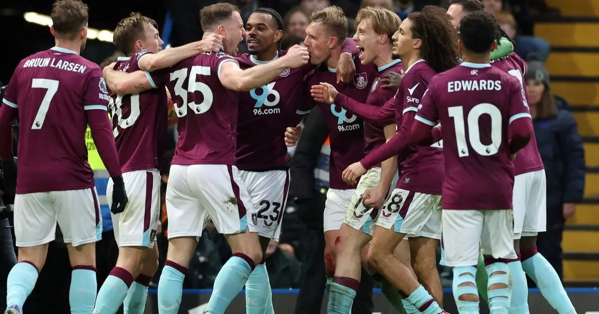 بيرنلي يصعق تشيلسي بهدف قاتل وأبراهام ينقذ أستون فيلا