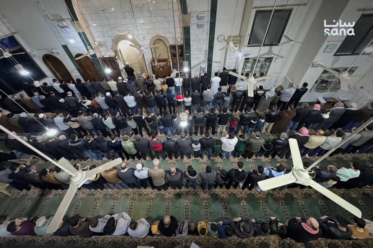 صلاة التروايح في مسجد البغدادي بمدينة دوما في ريف دمشق