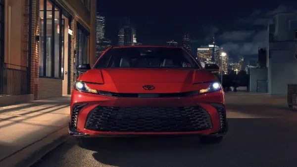 أسعار ومواصفات تويوتا كامري 2026 في السعودية