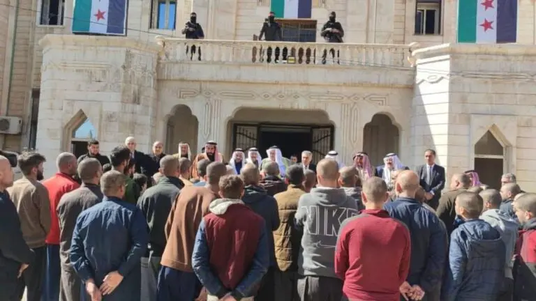 "قسد" تفرج عن عشرات المعتقلين في الحسكة