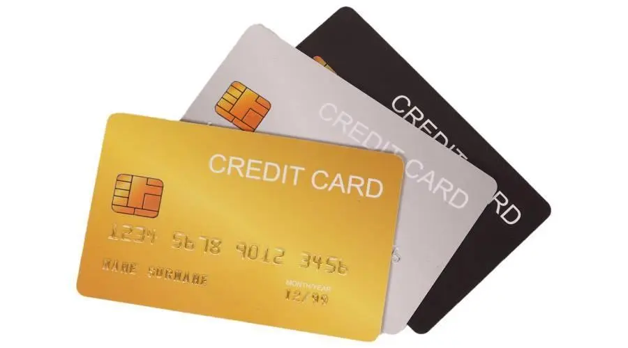 منتجات مصرفية تخفي بطاقات ائتمانية.. والعملاء يتفاجأون بها