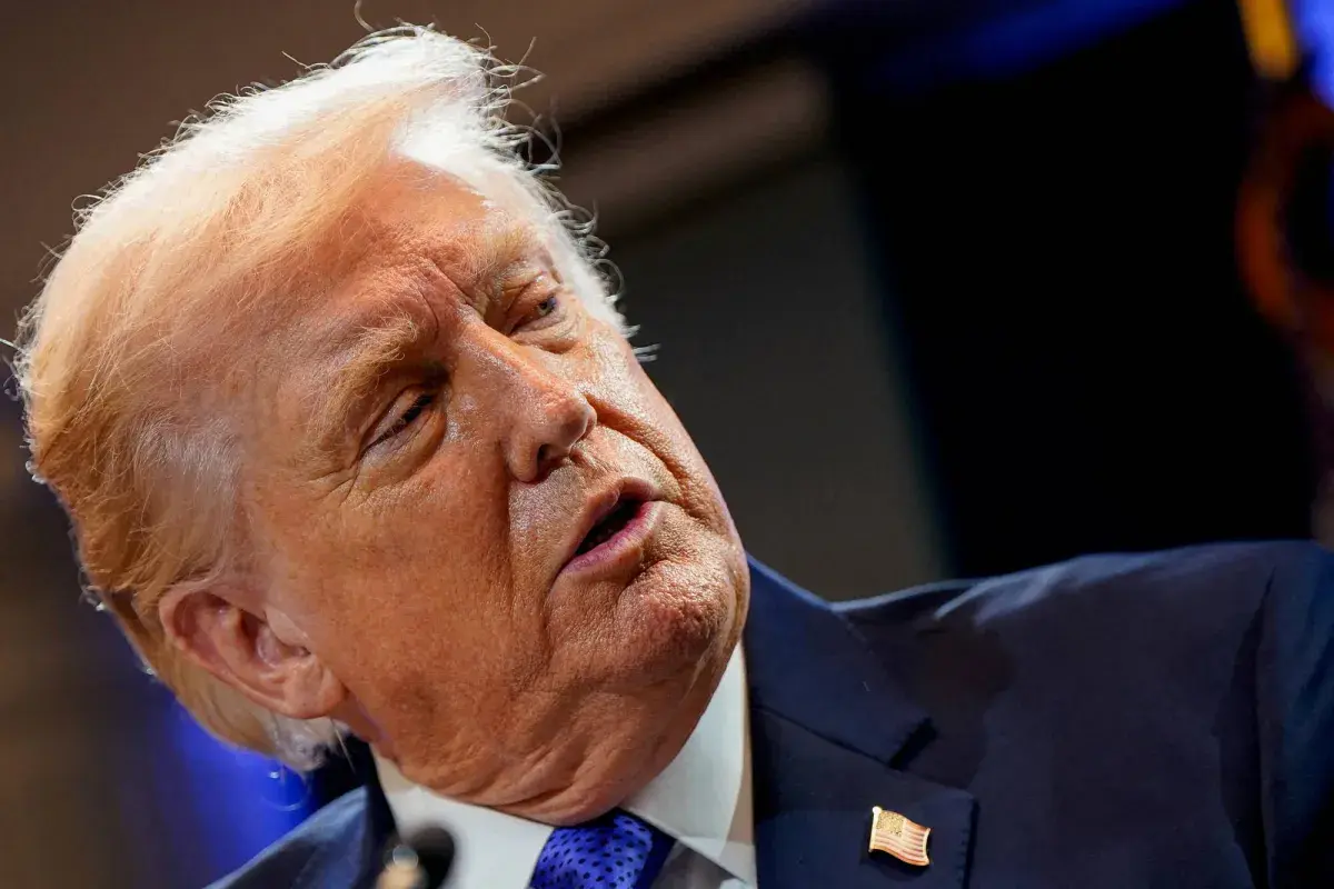 ترمب يلتقي زعيم فيتنامي ويتعهد بإزالة هانوي من قوائم الحظر