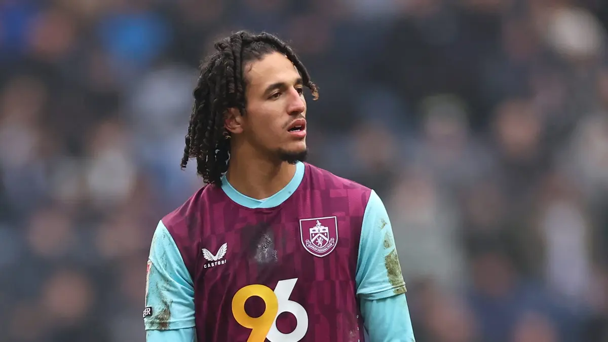 لاعب تونسي في البريميرليع يتعرض لإساءة عنصرية.. وناديه يعلق