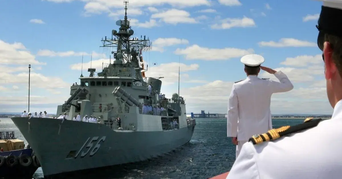 سفينة حربية أسترالية تعبر مضيق تايوان تحت رقابة البحرية الصينية