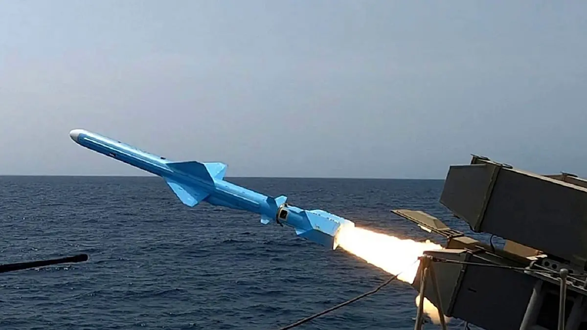 العدّ التنازلي للضربة الأمريكية يبدأ: إيران تحشد صواريخها ولاريجاني يتقدّم إلى واجهة القرار