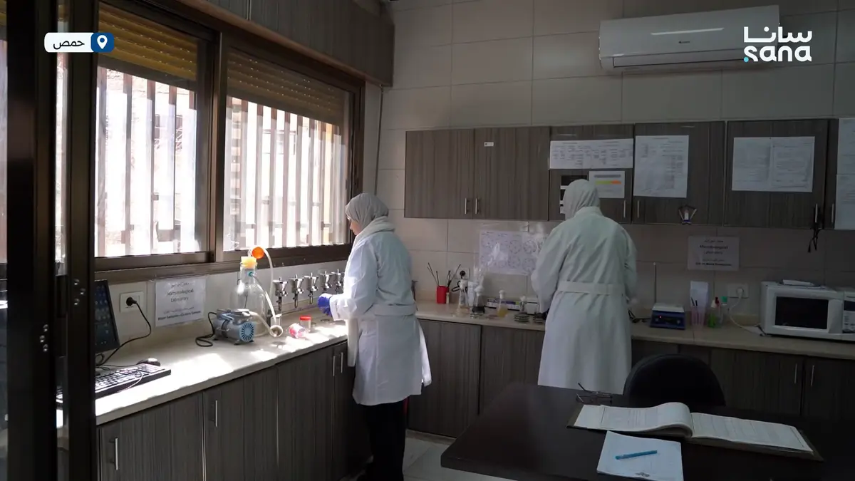 المخبر المركزي في حمص.. خدمات مجانية متكاملة لتعزيز الرصد الصحي في المحافظة