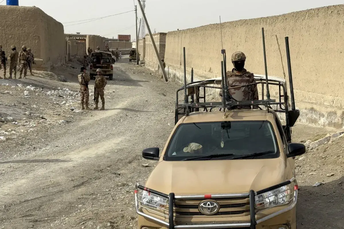 باكستان تشن ضربات على «مخابئ» لمسلحين على طول الحدود الأفغانية