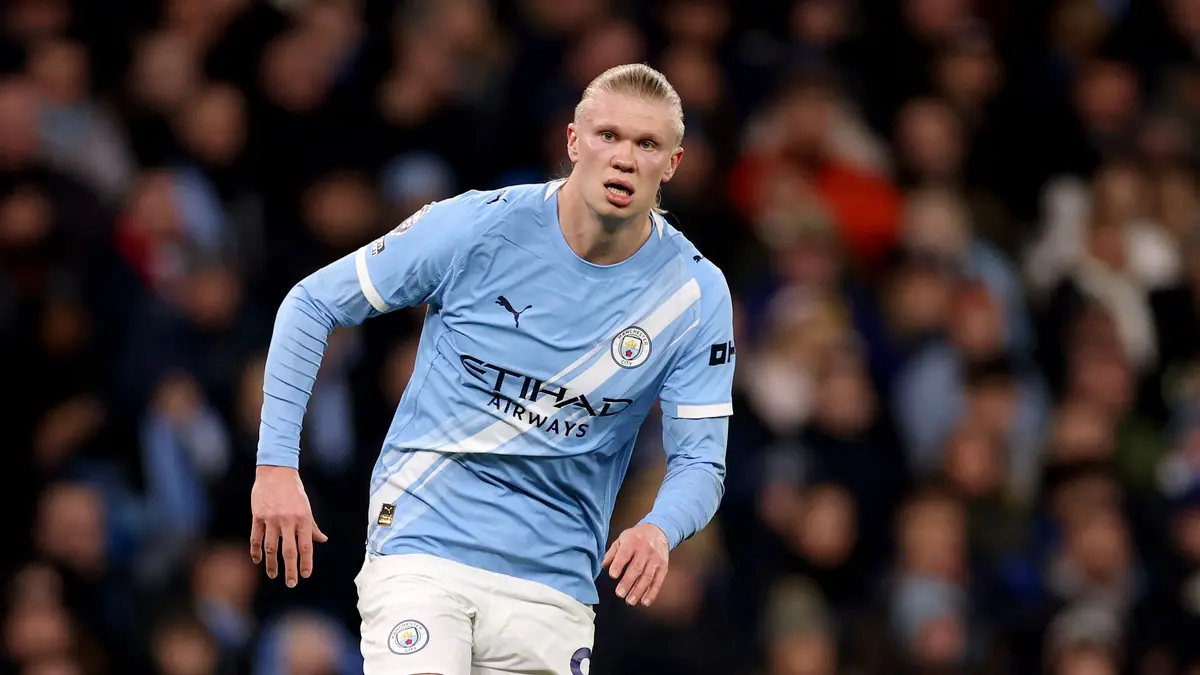 صورة.. هالاند يسخر من مدافع نيوكاسل