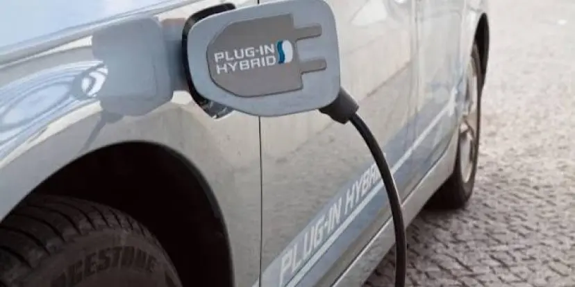 دراسة تكشف أن السيارات الهجينة تستخدم وقودًا أكثر بأربع مرات مما يُزعم