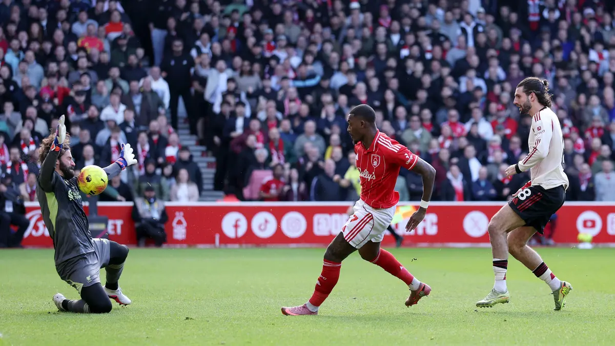 إصابة حرجة لنجم ليفربول قبل مواجهة نوتنجهام بدقائق