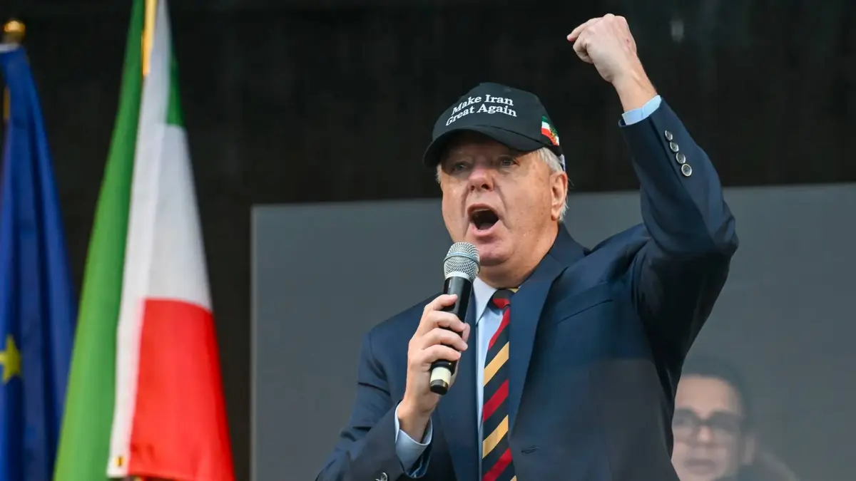 أكسيوس: ليندسي غراهام يحذر ترمب من نصائح مستشاريه بتجنب ضرب إيران