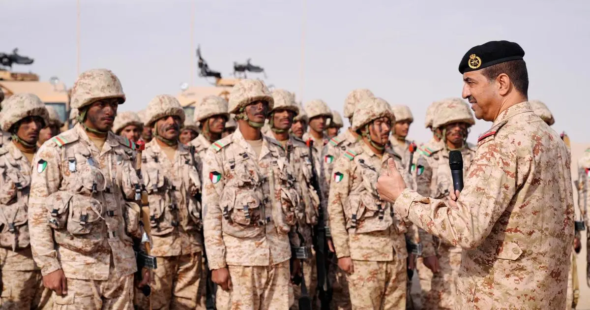 الكويت تقر التجنيد الإجباري عند سن 18 عاماً