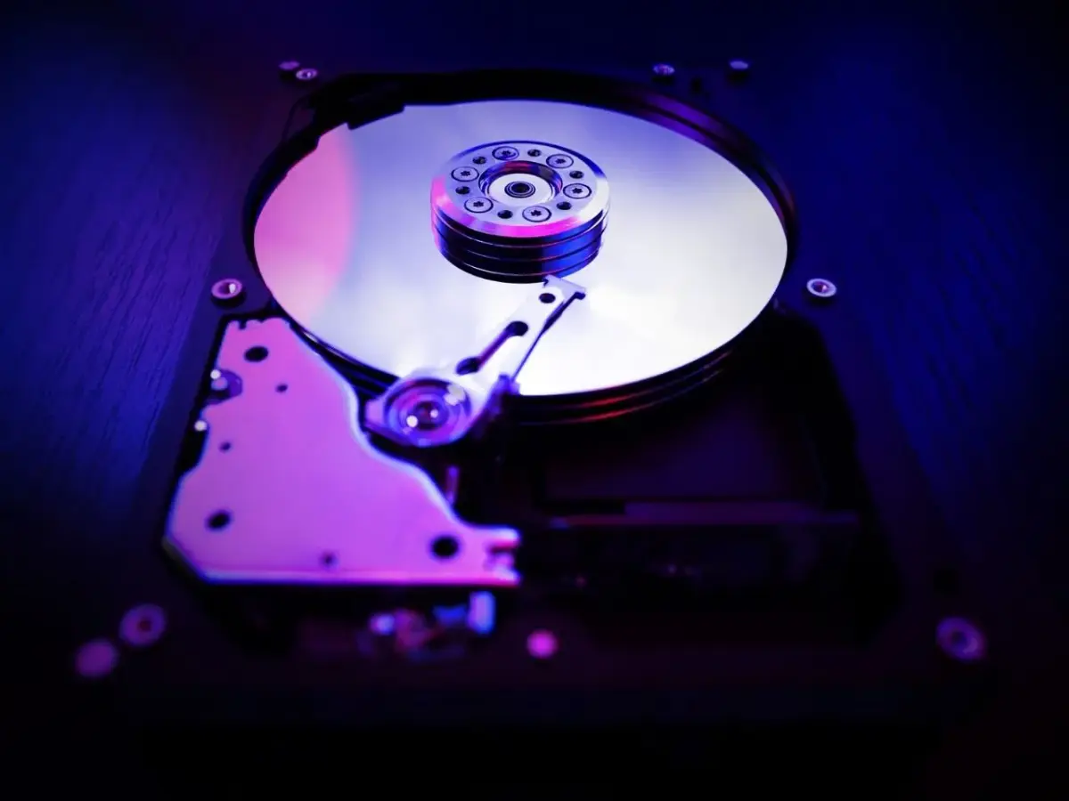 مراكز بيانات الذكاء الاصطناعي ترفع أسعار الأقراص الصلبة - عالم التقنية