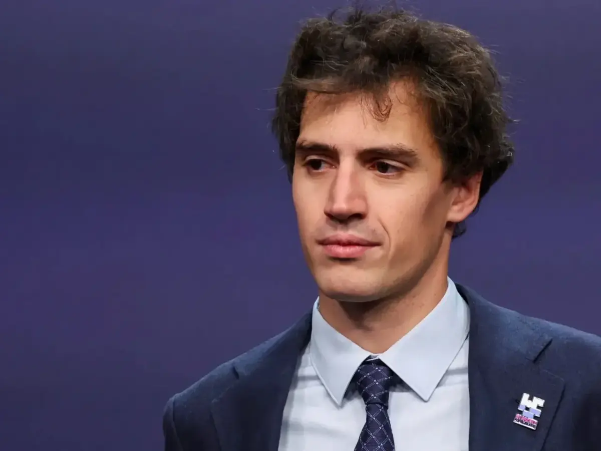 رئيس Mistral AI: الذكاء الاصطناعي قد يستبدل أكثر من نصف برمجيات المؤسسات - عالم التقنية