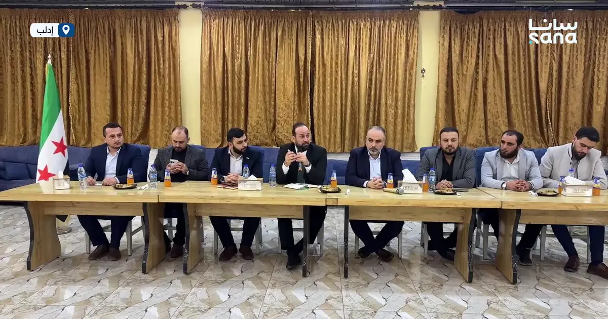 وزير الإعلام يعقد جلسة حوارية مع إعلاميي إدلب حول تحديات المهنة وآفاق تطويرها