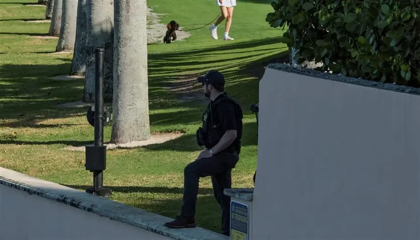 الشرطة تقتل مسلحاً على أبواب منتجع ترامب في فلوريدا - موقع 24