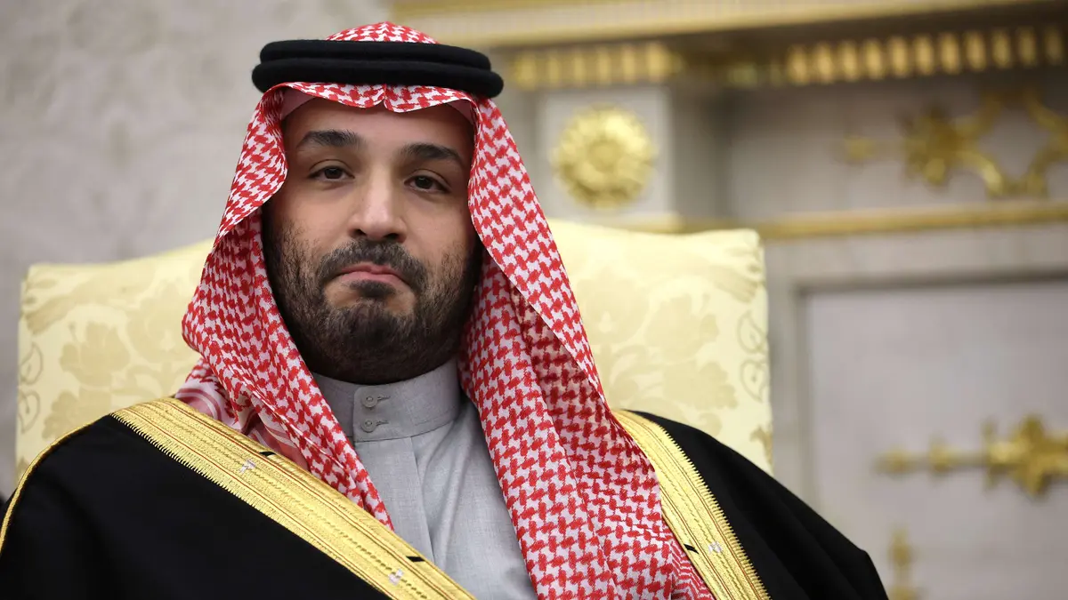 محمد بن سلمان يزور مسجد قباء في المدينة برفقة أمراء ووزراء
