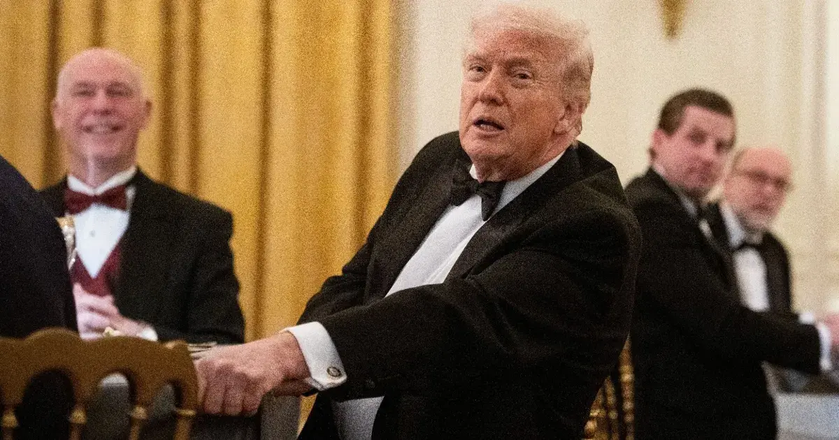 خطر اندلاع حرب واسعة والانتخابات النصفية يعقدان حسابات ترمب بشأن إيران