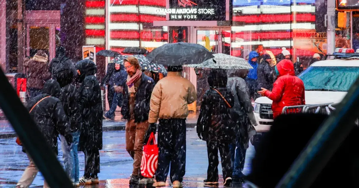 عاصفة تضرب أميركا.. ولايات تعلن الطوارئ وإلغاء آلاف الرحلات الجوية