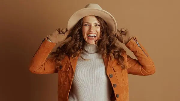 زهرة الخليج - «الشمواه».. لون الشعر البنّي المثالي لهذا الموسم