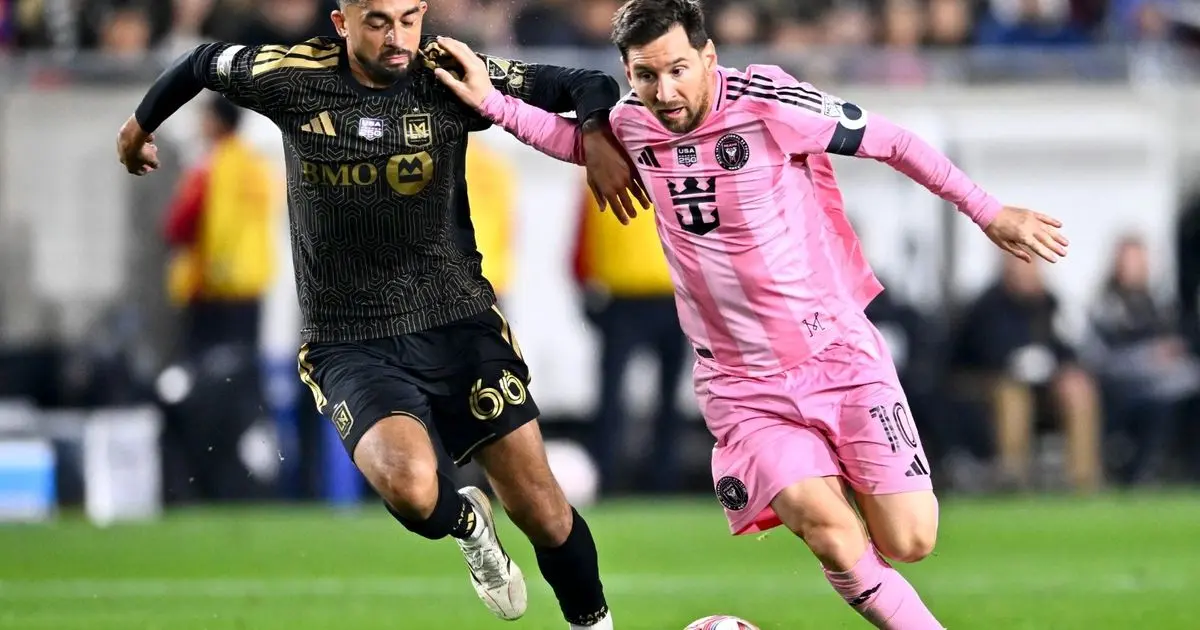 هل حاول ليونيل ميسي الاعتداء على حكم بعد بداية سيئة لموسمه؟