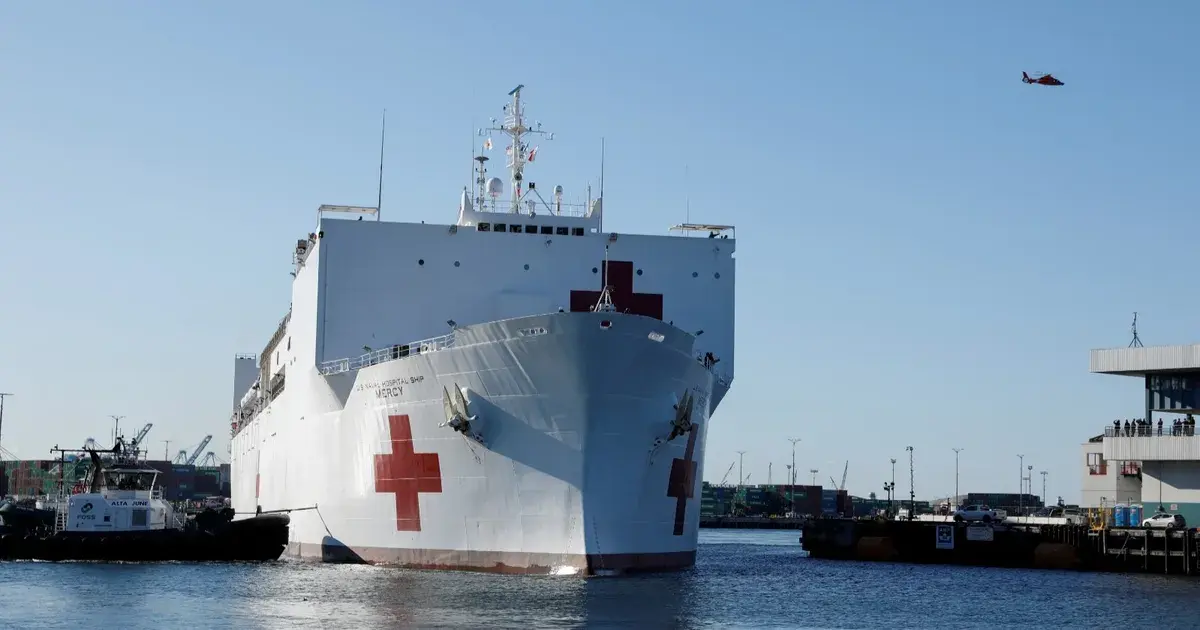 ترمب يعلن عزمه إرسال مستشفى عائم إلى جرينلاند