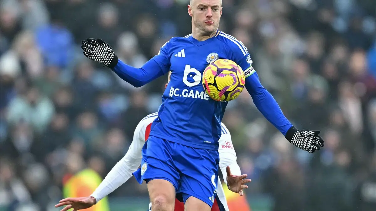 بينها شرب النبيذ.. تشيلويل يفجّر مفاجأة مدوية عن طقوس فاردي الغريبة قبل المباريات