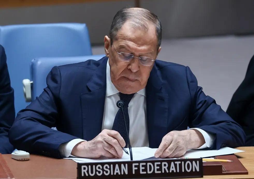 لافروف يسخر من تهميش دور الأوروبيين: خلال المفاوضات في جنيف جلسوا في غرفة الانتظار