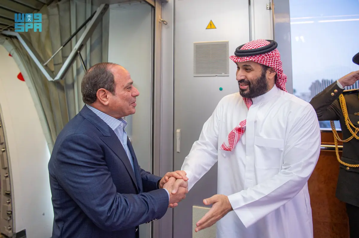 الرئيس السيسي يلتقي ولي العهد السعودي لدى وصوله إلى مطار جدة - أموال الغد