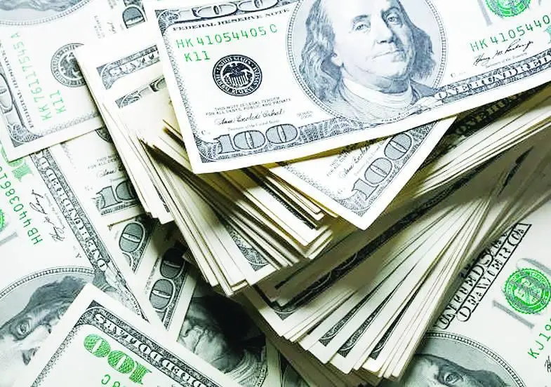 الأسواق تعاقب الدولار بعد صفعة قضائية لرسوم ترامب