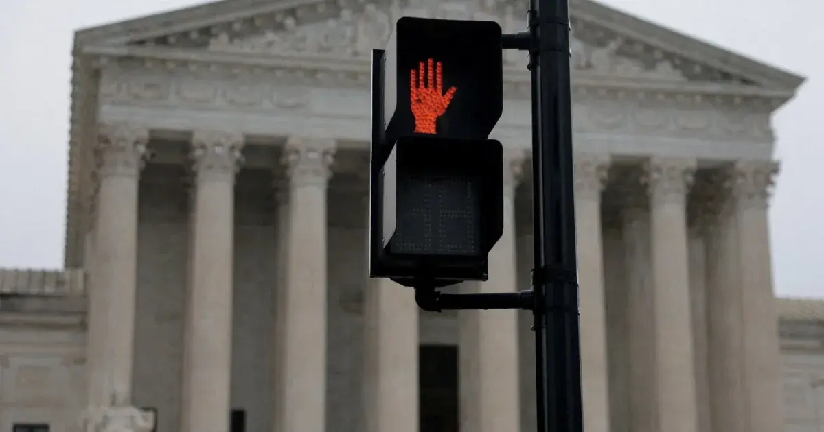 خبراء: الحكم ضد الرسوم الجمركية يقيد صلاحيات ترمب دون إنهاء الضبابية