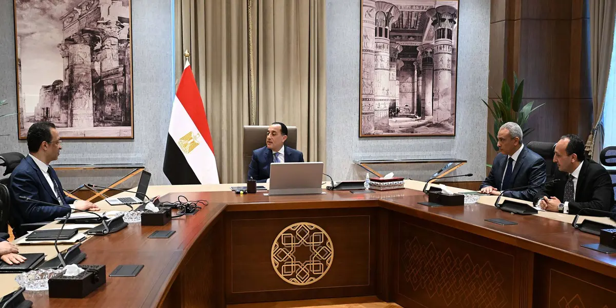 وزير الاتصالات:السوق المصرية تضم حاليًا 10 علامات تجارية تقوم بتصنيع الهواتف المحمولة وملحقاتها - أموال الغد