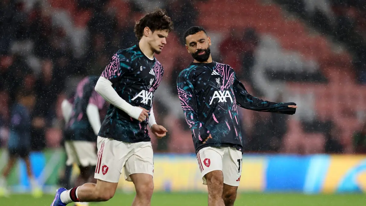 صلاح يمازح زميله كيركيز بنشر صورته وهو يأكل.. والأخير يرد