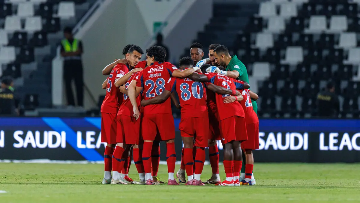 خبير تحكيمي يفجر مفاجأة حول هدف ضمك الملغي أمام الأهلي